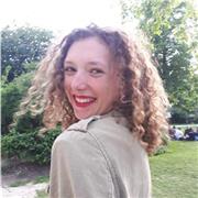 Étudiante aimant se rendre utile